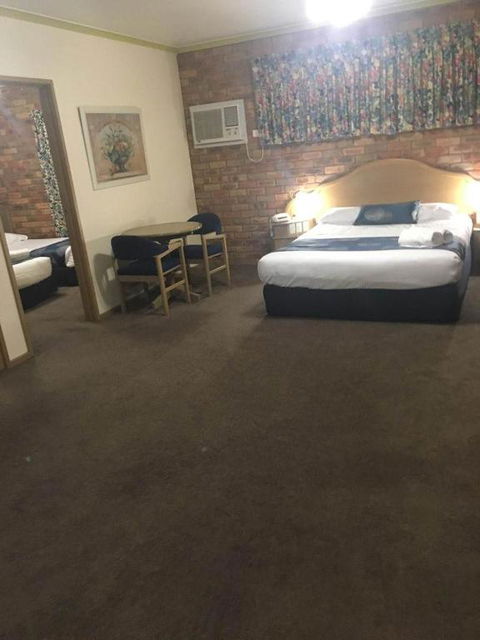 Pines Country Club Motor Inn - Holiday Sunshine Coast 2