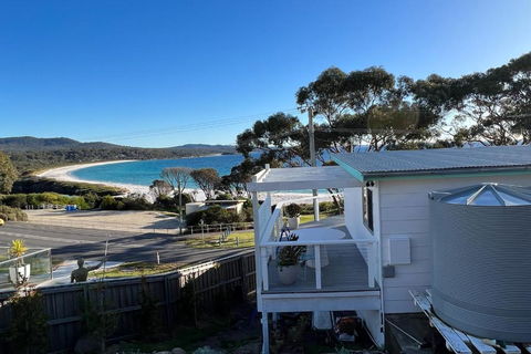 PIPI SHACK - Iconic Waterfront Shack Binalong Bay - Sunshine Coast Tourism 0