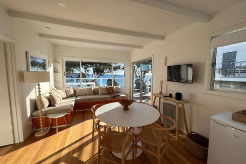 PIPI SHACK - Iconic Waterfront Shack Binalong Bay - Sunshine Coast Tourism 2