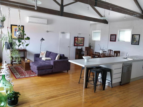 Pips On Mitchell - Beautiful Historic Apartment - Holiday Sunshine Coast 2