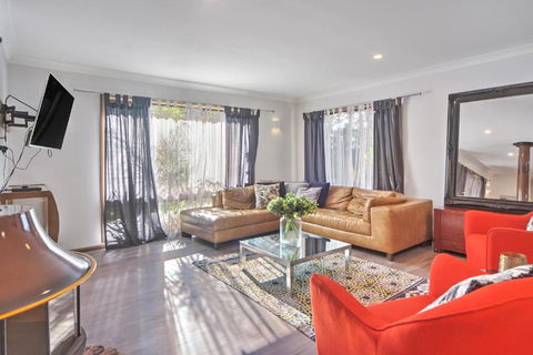 Pleasant Way River Lodge - Sunshine Coast Tourism 3