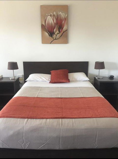 Ploughmans Motor Inn - Sunshine Coast Tourism 2