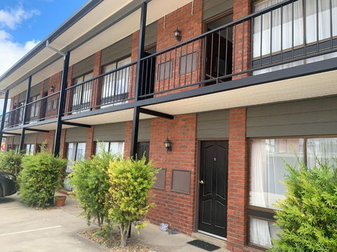 Ploughmans Motor Inn - Sunshine Coast Tourism 3