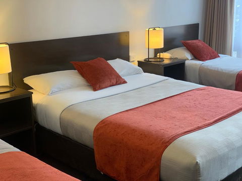 Ploughmans Motor Inn - Sunshine Coast Tourism 1