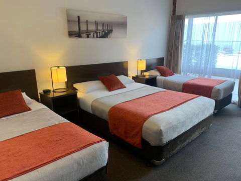 Ploughmans Motor Inn - Sunshine Coast Tourism 0
