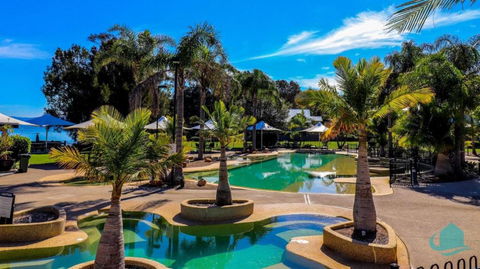 Plover Executive Deluxe Villa 25 - Sunshine Coast Tourism 1