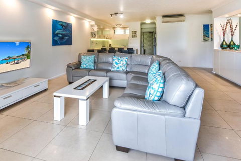 POINCIANA 101 HAMILTON ISLAND CENTRALLY LOCATED 3 BEDROOM, Plus BUGGY!! - Sunshine Coast Tourism 3