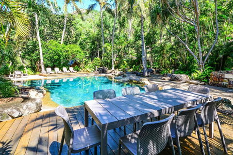 POINCIANA 101 HAMILTON ISLAND CENTRALLY LOCATED 3 BEDROOM, Plus BUGGY!! - Sunshine Coast Tourism 1
