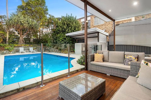 Pool Side Luxury Pet Friendly - Walk To The Beach - Sunshine Coast Tourism 0