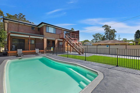 Poolside At Costa - Holiday Sunshine Coast 0