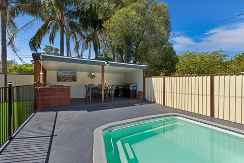 Poolside At Costa - Holiday Sunshine Coast 1
