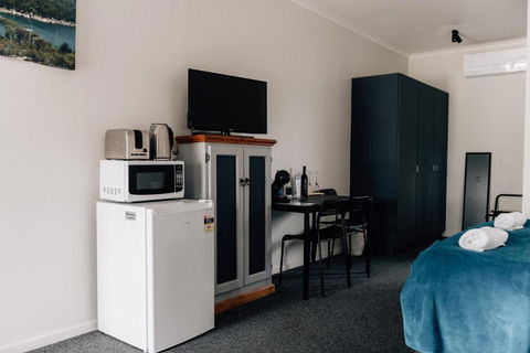 Port Albert Motel - Sunshine Coast Tourism 3