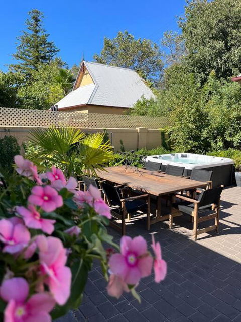 Porters Cottage Oasis - Holiday Sunshine Coast 0