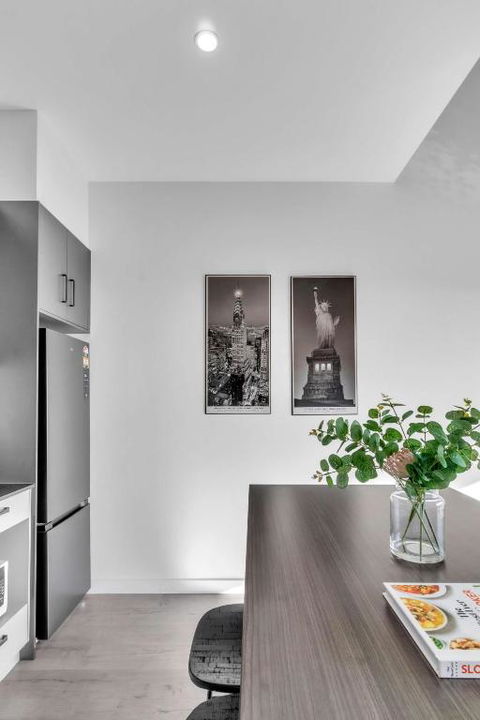 Portside Paradise - Steps Away From The Port - Holiday Sunshine Coast 1