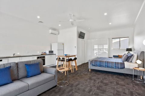 Port Lincoln Shark Apartment 4 - Sunshine Coast Tourism 0