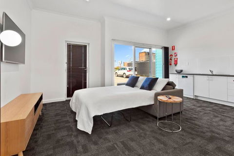 Port Lincoln Shark Apartment 4 - Sunshine Coast Tourism 3