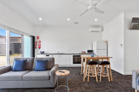 Port Lincoln Shark Apartment 4 - Sunshine Coast Tourism 1