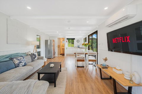 Pet Friendly Cozy Cabin - Sunshine Coast Tourism 0