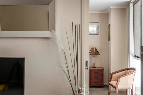 Quiet Apartment In Braddon ACT - Sunshine Coast Tourism 1