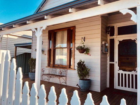 Railway Cottage - Sunshine Coast Tourism 2