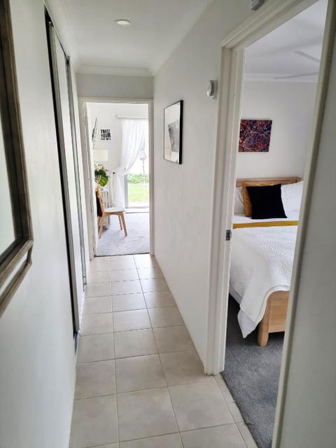 Queen Bed Apartment- No Sharing, Your Very Own Space - Holiday Sunshine Coast 2