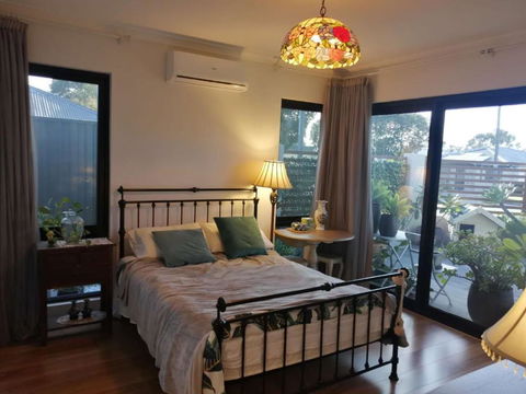 Private & Cosy! Master Bedroom In Perth With Garden View - Holiday Sunshine Coast 0