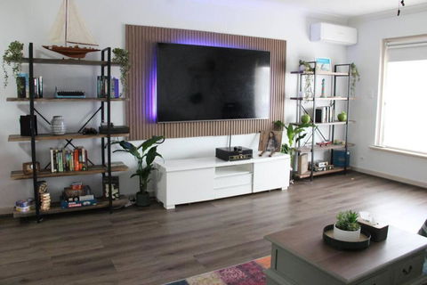Raeside Home - Sunshine Coast Tourism 0