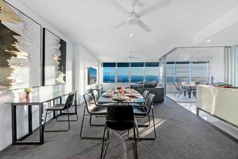 Q Tower Apartments In Surfers Paradise - From Level 3 - Self Contained & Privately Managed - Wow Stay - Holiday Sunshine Coast 1