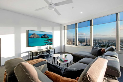 Q Tower Apartments In Surfers Paradise - From Level 3 - Self Contained & Privately Managed - Wow Stay - Holiday Sunshine Coast 2