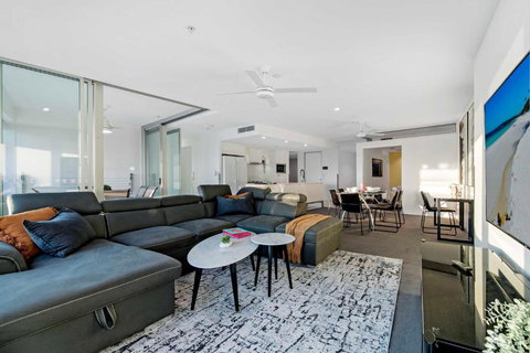 Q Tower Apartments In Surfers Paradise - From Level 3 - Self Contained & Privately Managed - Wow Stay - Holiday Sunshine Coast 3