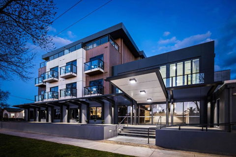 Quality Hotel Lakeside - Sunshine Coast Tourism 0