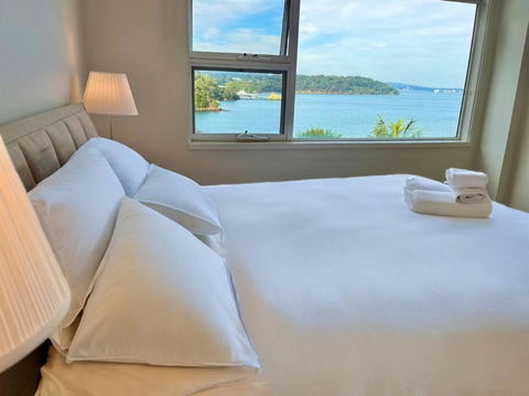 RAG05 - Mosman Exclusive Waterfront Luxury Living - Sunshine Coast Tourism 1