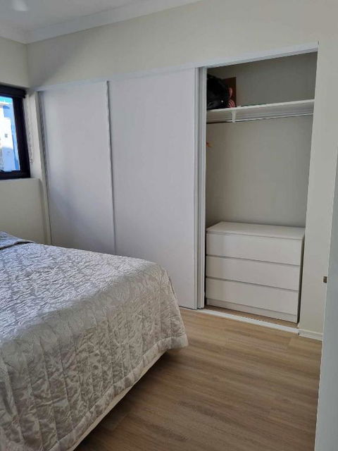 Private Bedroom And Bathroom In A Shared Apartment - Holiday Sunshine Coast 1