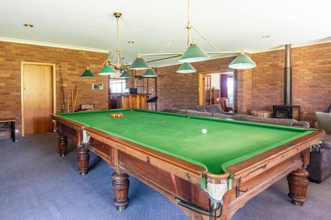 Prestigious Expansive Home With Almost Everything - Sunshine Coast Tourism 3