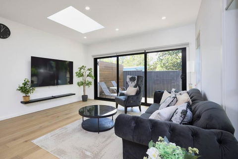 Preston Lux House 5 Bed 5 Bath - Sunshine Coast Tourism 0
