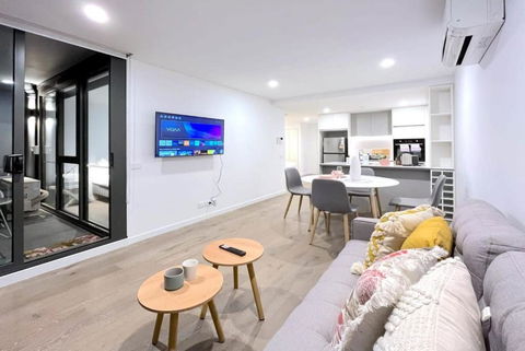 Pride Moonee Ponds 1B2B Nest - Sunshine Coast Tourism 1