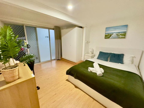 Prime 1BR Near Transport And Retail - Sunshine Coast Tourism 2