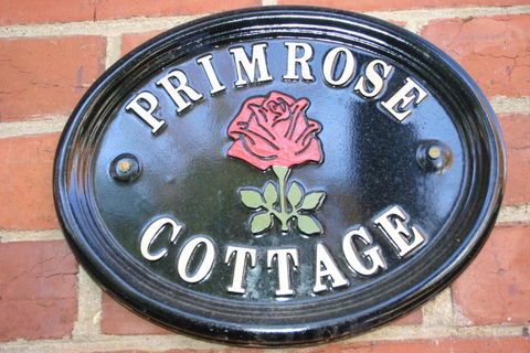 Primrose Cottage - Holiday Sunshine Coast 0