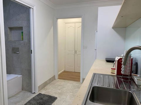Private 1 Bedroom Apartment Near Beach And Shops - Sunshine Coast Tourism 1