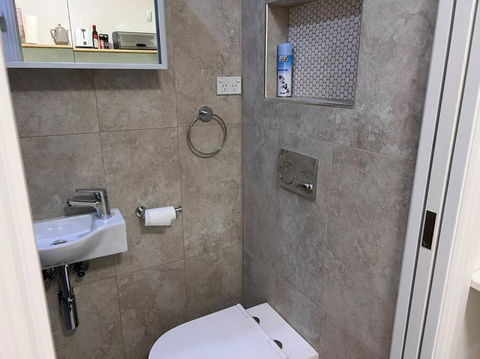 Private 1 Bedroom Apartment Near Beach And Shops - Sunshine Coast Tourism 2