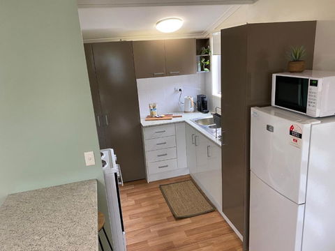 Private Guesthouse - Pet Friendly - Walk To Beach - Sunshine Coast Tourism 1