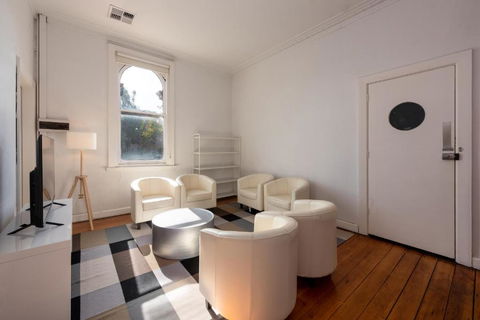 Private Unit In Heritage Building In Fitzroy North - Sunshine Coast Tourism 0