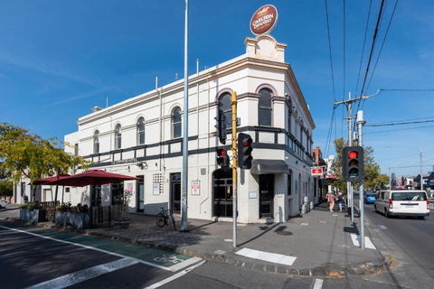 Private Unit In Heritage Building In Fitzroy North - Sunshine Coast Tourism 2
