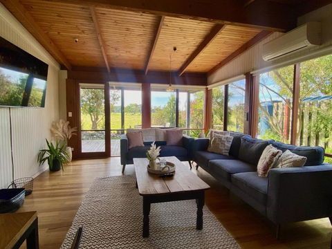 Prom Coast Oasis - Sandy Point - Sunshine Coast Tourism 0