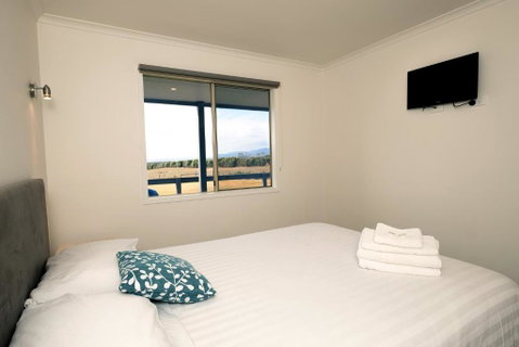 Prom Gate Getaway - Sunshine Coast Tourism 3