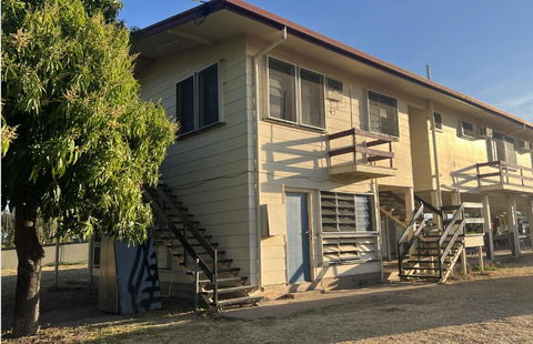 Q Lux Inn Emerald - Sunshine Coast Tourism 0