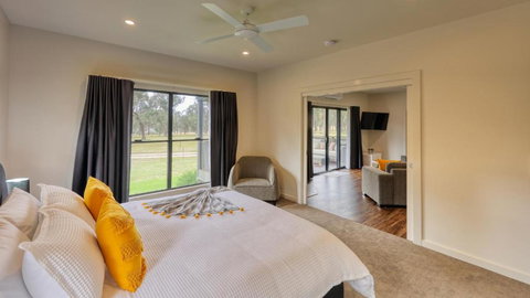 Quaffers On Storm King - Sunshine Coast Tourism 1