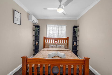 Quaint 2 Bedroom Fully Furnished Cottage - Holiday Sunshine Coast 1