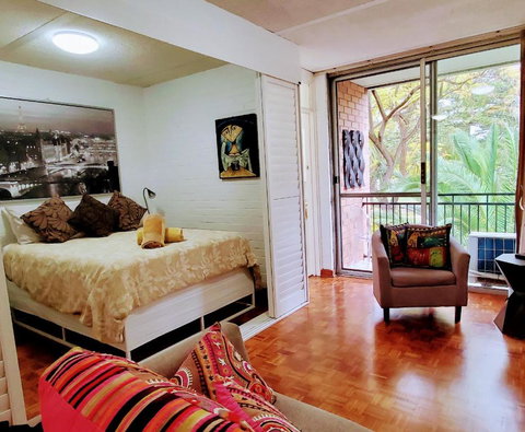 Quaint & Tranquil Subiaco 1 Bedroom Apartment - Holiday Sunshine Coast 2