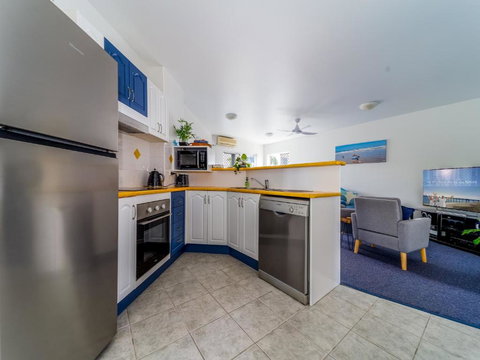 Quality Esplanade Apartment - Holiday Sunshine Coast 2